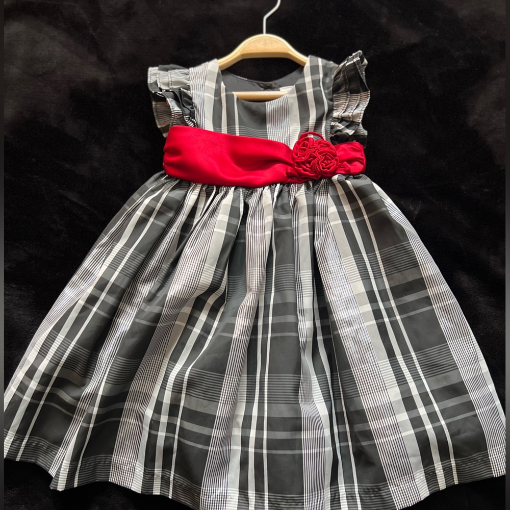 Black/White Pleated\Plaid RedBow Dress